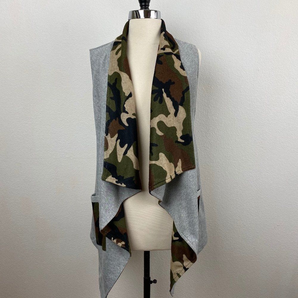Hem and Thread Knit Flannel Grey Camouflage Vest M
